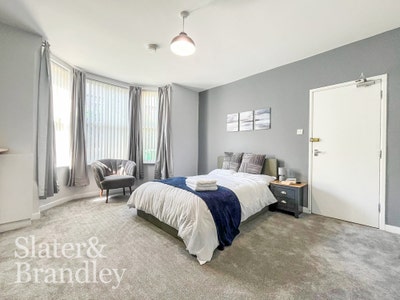 **Brand New Carpets, Redecorated Room** Main Photo
