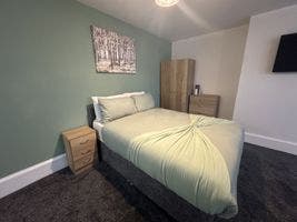 Oustanding Ensuite Rooms with Kitchenettes Main Photo