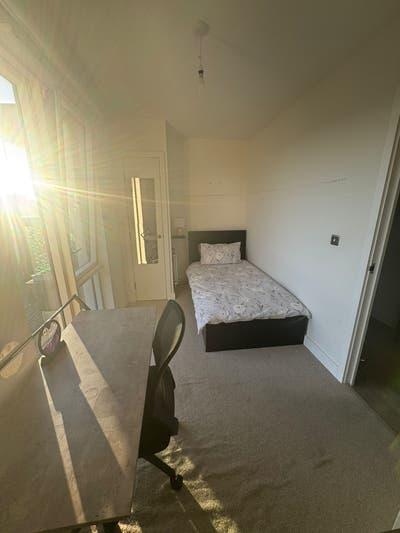 Modern Furnished Room in New-Build Flat Inc Bills Main Photo