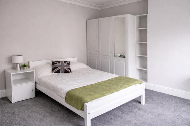 Rooms available from &pound;100 pw inc bils. Main Photo