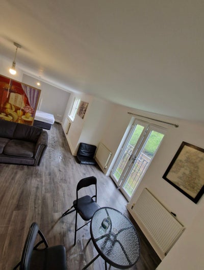Large Shared Room in MK5,375 p/m Flatmate wanted  Main Photo