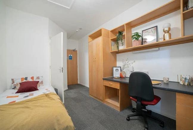Single/Couple Stay near work- Now in Reduced price Main Photo