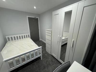Ensuite Room | Bills Included | Prime Location Main Photo