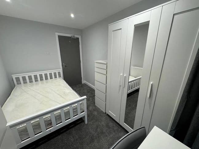 Ensuite Room | Bills Included | Prime Location Main Photo