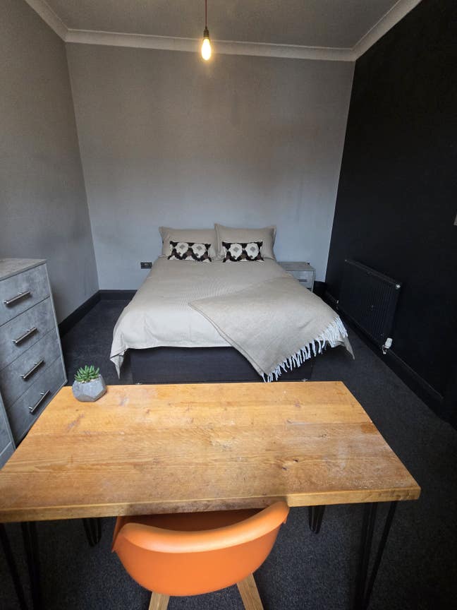 Friendly House Share - Double Room Main Photo