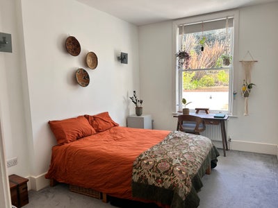 Spacious dbl room, quiet flat w/ gorgeous garden Main Photo