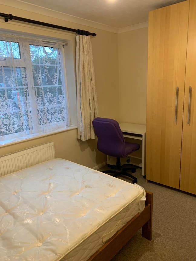 Quiet House, Living Room and Parking!! 🏠 Main Photo