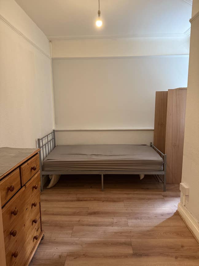 Double room 2 mins from southgate tube Main Photo