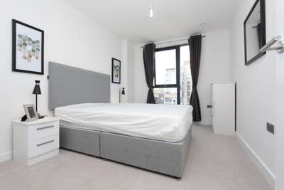 High Rise- Modern Double Room in Greenwich Main Photo
