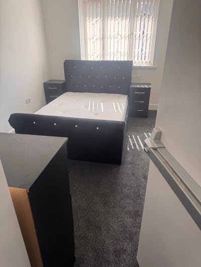 🏡 Spacious Furnished Double Room Available Main Photo