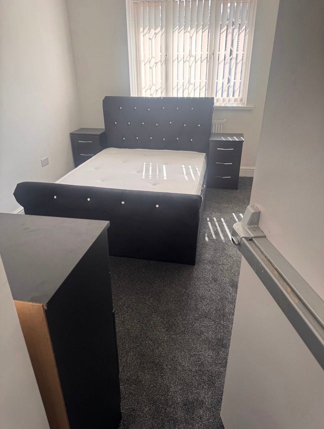 🏡 Spacious Furnished Double Room Available Main Photo