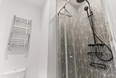 The Homely En-Suite Room - Belsize Avenue PE2 Main Photo