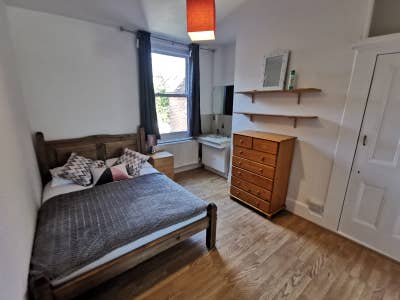 1/2 Price Deposit & Only 2 Weeks Upfront Rent!! Main Photo