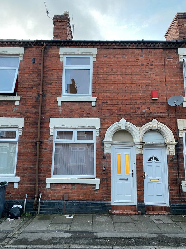 2 Bedrooms  available Main Photo