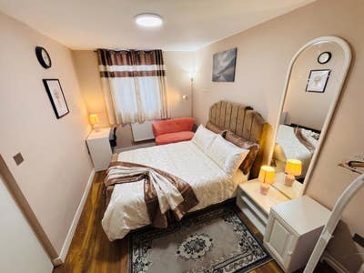 EnSuite – E14 🏠 Poplar / Langdon Park Zone 2 Main Photo