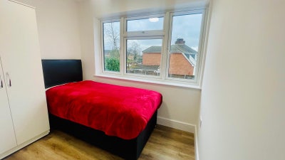 Newly Refurbished En-Suite Rooms Near Heathrow Main Photo
