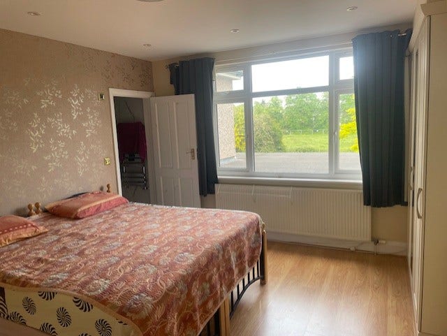 'DOUBLE En-Suite room with double bed to rent Main Photo