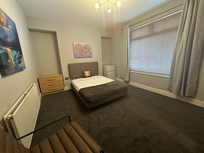 Spacious double room in lovely 4 bed house share Main Photo