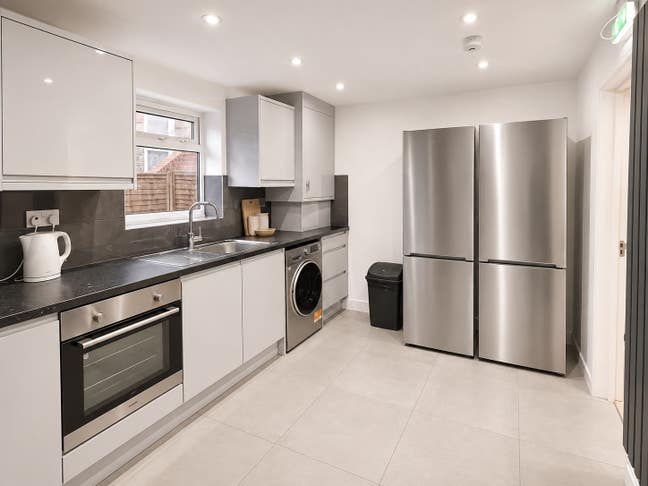One double room available now, bills included. Main Photo