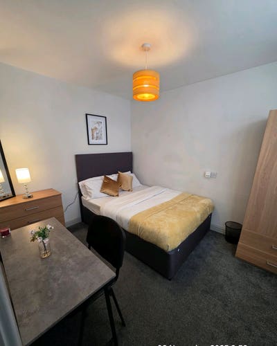 Cosy Double Room in Clean, Modern Home Main Photo