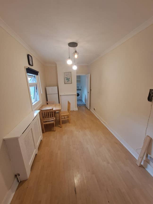 1 Bedroom Flat with Separate Living Room – N15 Main Photo