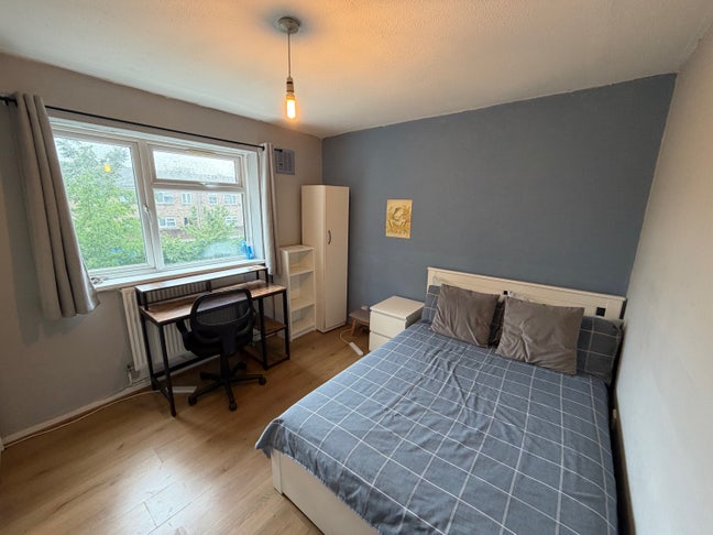 Lovely Room in a House with Garden & Gym  Main Photo