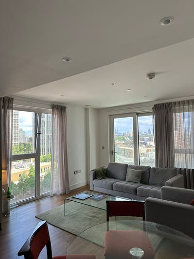 Room in Luxury 2-Bed Flat | Nine Elms Main Photo