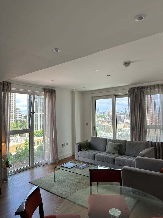 Room in Luxury 2-Bed Flat | Nine Elms Main Photo