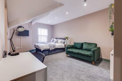 Luxury Ensuite Rooms 15 Minutes to Manchester Main Photo