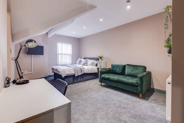 Luxury Ensuite Rooms 15 Minutes to Manchester Main Photo