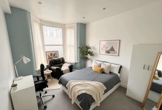 3 Lovely Rooms - Close to Station & Shops Nearby!! Main Photo