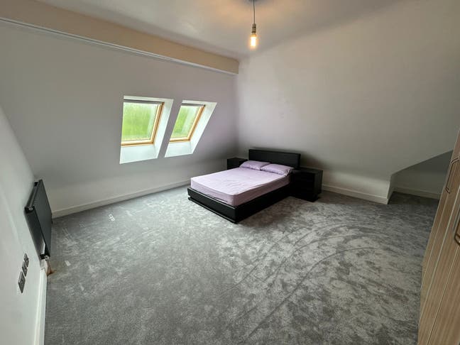 Large Loft room  Main Photo