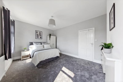 😍Modern Spacious Double💗AllFem💗12-14Min To🚆 Main Photo