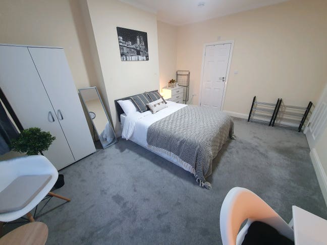 Spacious Double Ensuite | 7Min Walk to Station Main Photo