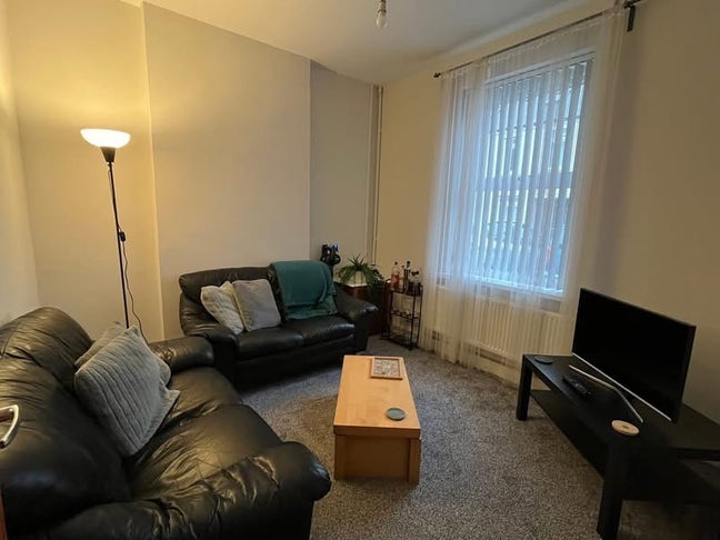 Student room to rent with 3 other students  Main Photo