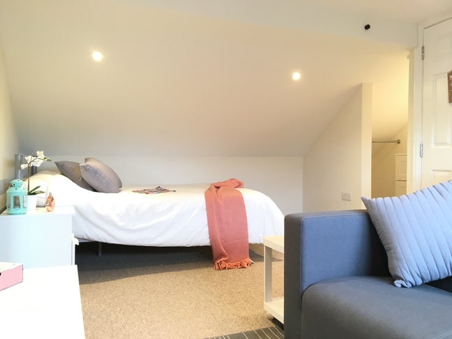 Loft Like Room, All bills included (SAA) Main Photo