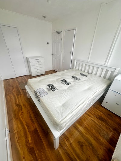 5 Rooms available in Brand New flat in Putney Main Photo