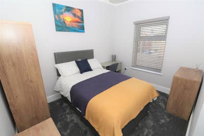  Large double room at 60 Derrington Ave Main Photo