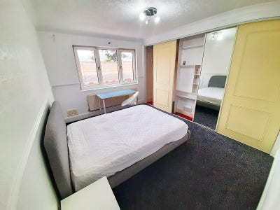 Lovely Rooms in Beckton | Couples Welcome Main Photo