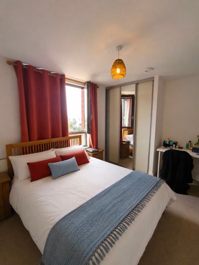 Modern En-Suite with Living Room | Bermondsey Main Photo