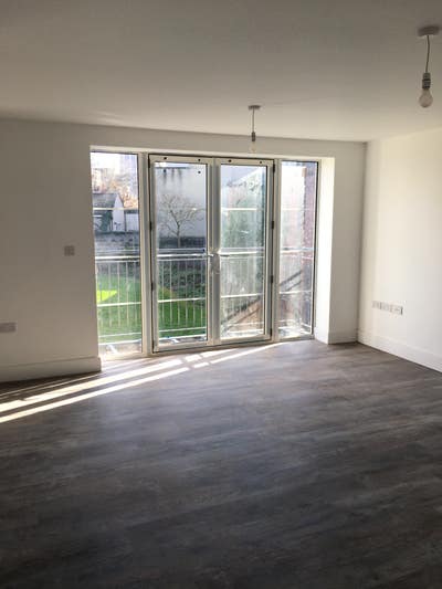 Beautifully present 2 bedroom apartment  Main Photo