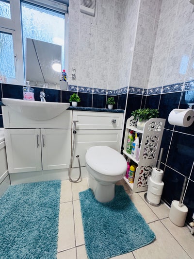 Furnished Double room with King Bed Main Photo