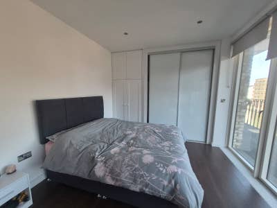 Large room river views/private WC – Gallions Reach Main Photo