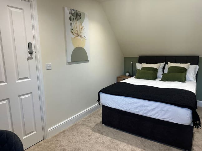 All Bills Included-En-Suite Room Main Photo