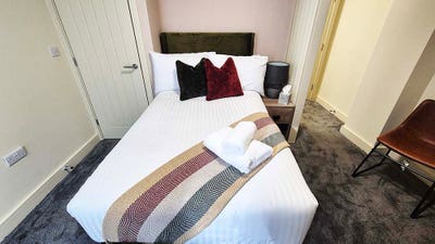 Luxury En-Suite Rooms Close to Town Center Main Photo