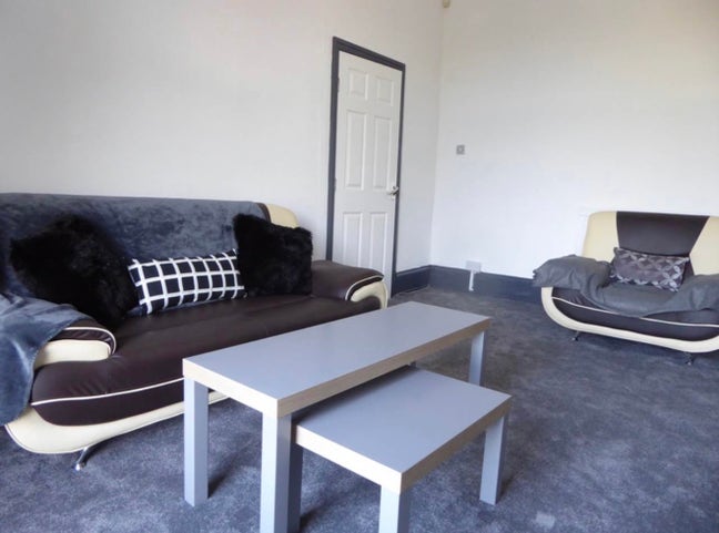 5 bedroom student accommodation  Main Photo