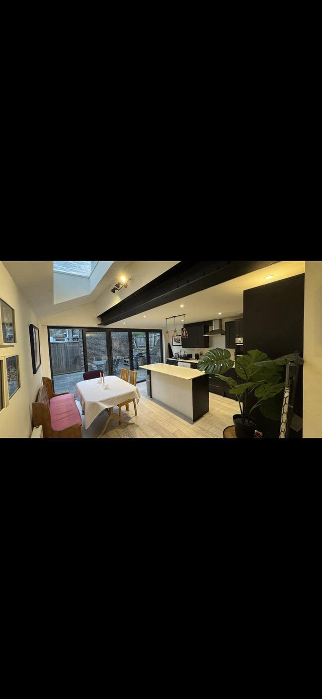 Double Room available in Clapham North Main Photo
