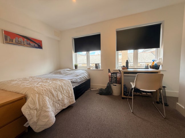 Room (Gym, Swimming Pool, Sauna) - All Bills Inc Main Photo