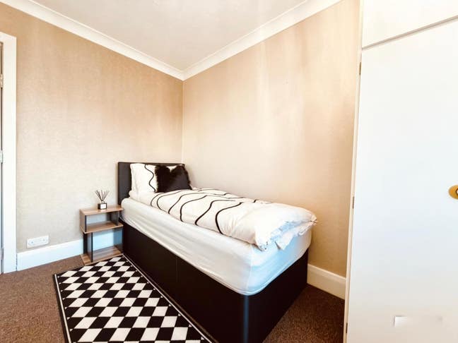 Single Room Is Available For Rent in - B36 8BG Main Photo