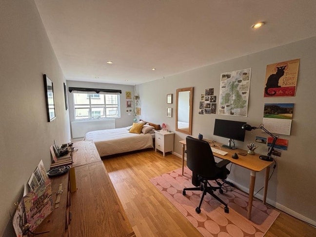 Large and light COUPLE room in Dalston Main Photo